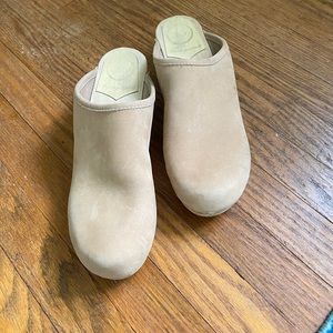 No. 6 Tan Clogs - Excellent Condition